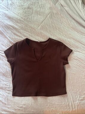 Alo Crop Women's Brown Short Sleeve Notch-Neck Top Large